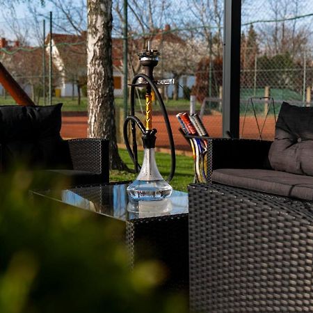 Tennis Guesthouse Ordacsehi Exteriör bild