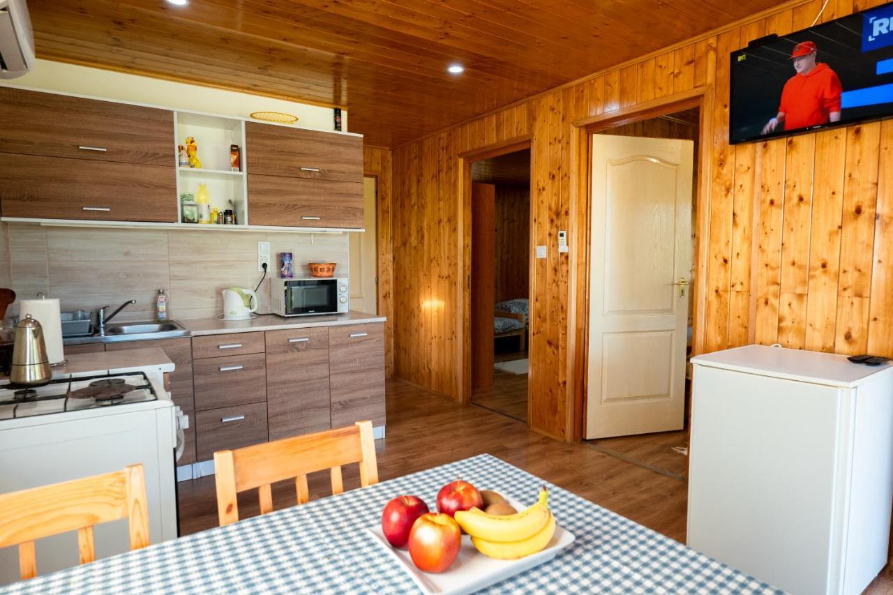 Tennis Guesthouse Ordacsehi Exteriör bild